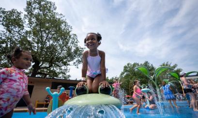 Children playing in the splash park at the Memphis Zoo.