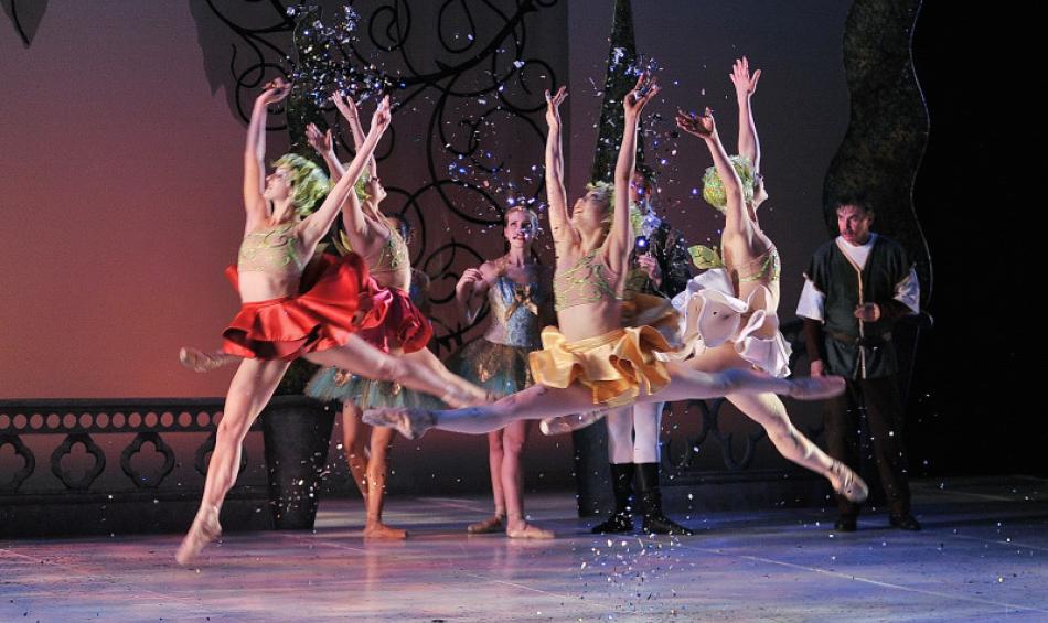 Ballet Memphis performers on stage.