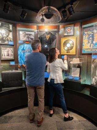 Couple exploring the Blues Hall of Fame Museum