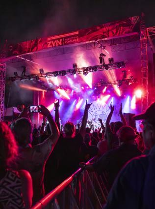 Crowd at Mempho in the evening